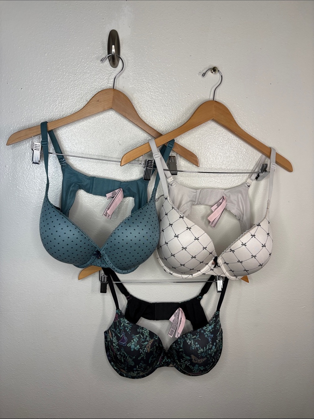 Lot of 3 Victoria's Secret Body Perfect Shape Patterns Bras Women Size 38D